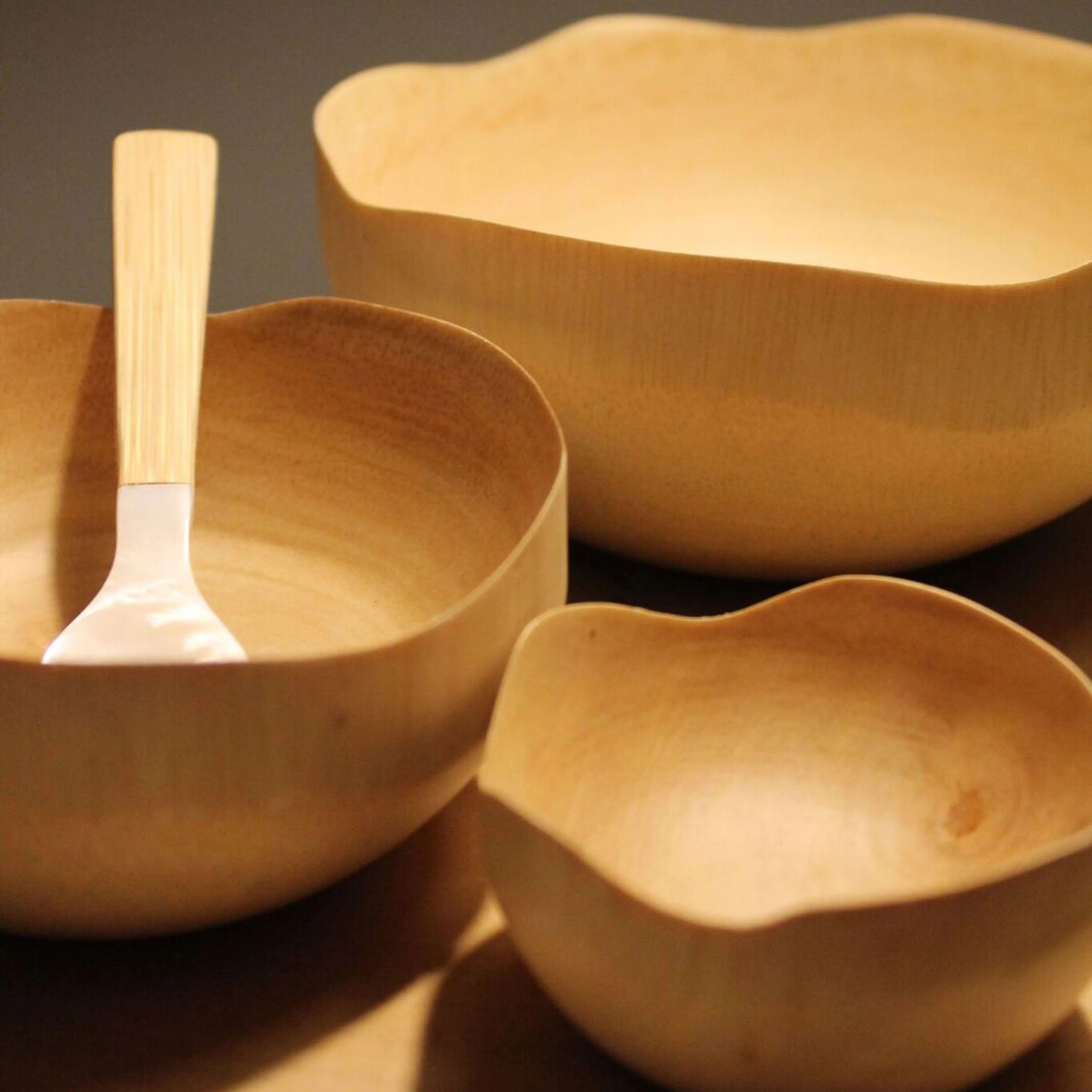 Kiln Mango Wood Wave Edge Bowl, Medium - Image 3
