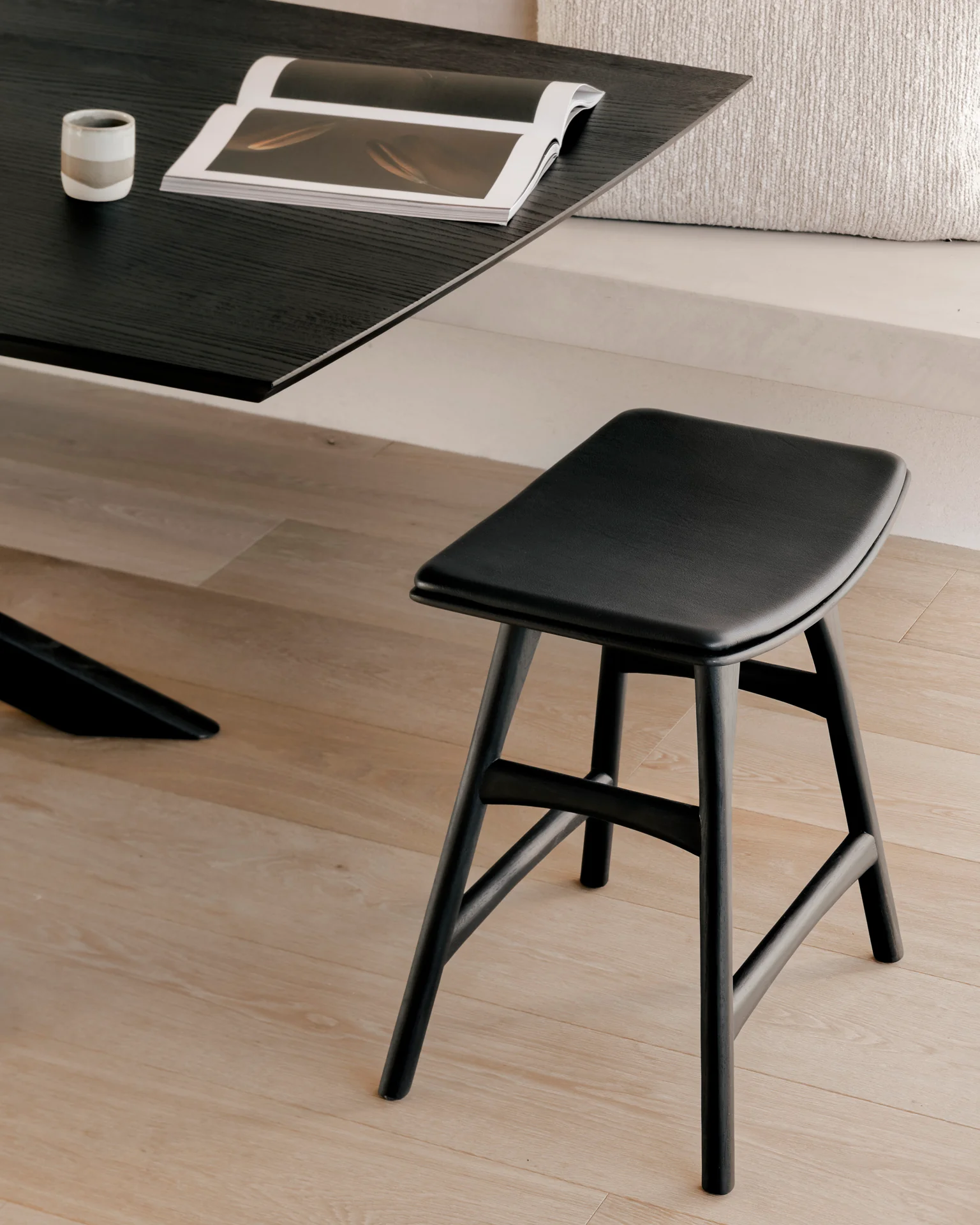 Mikado Dining Table, Varnished Oak, Black, Rectangular - Image 3