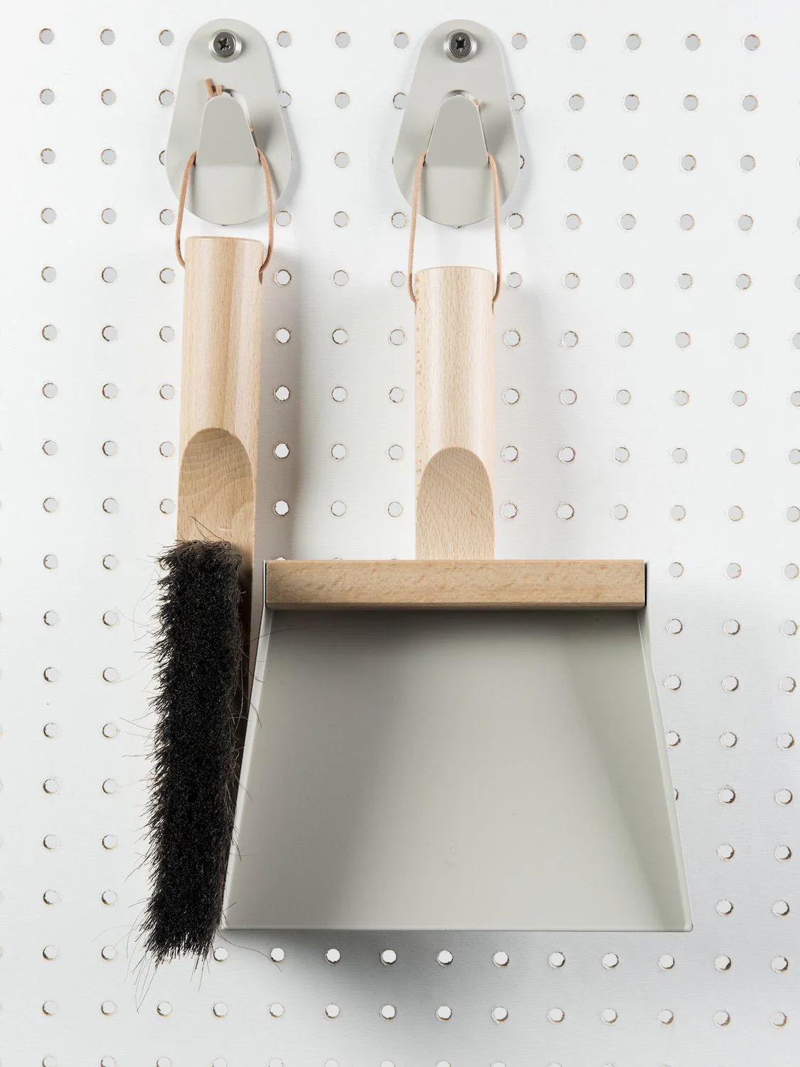 Andree Jardin "Mr & Mrs Clynk" Gray Hand Brush, Dustpan and Wall Hooks - Image 3