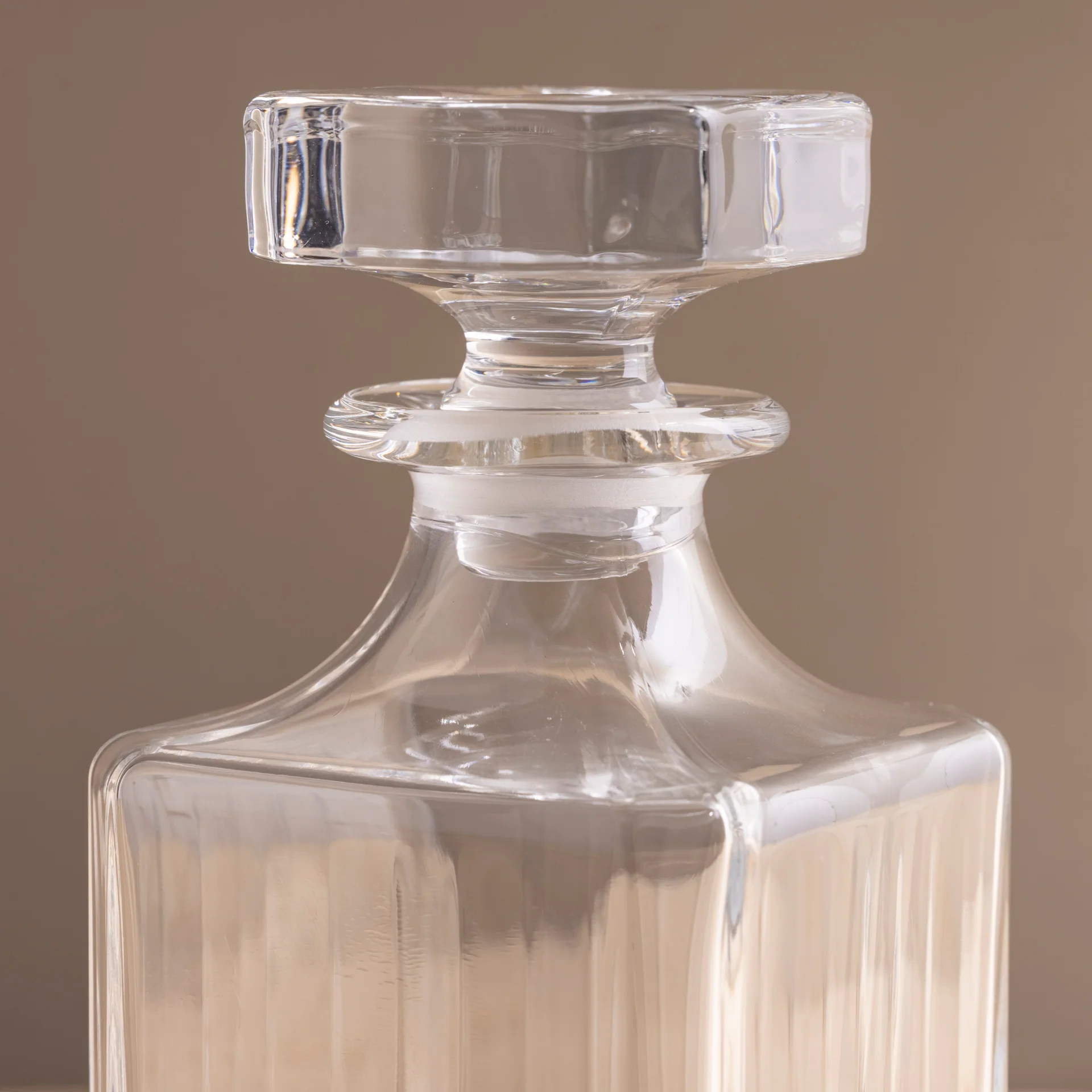 Timeless Crystal Decanter with Stopper - Image 4